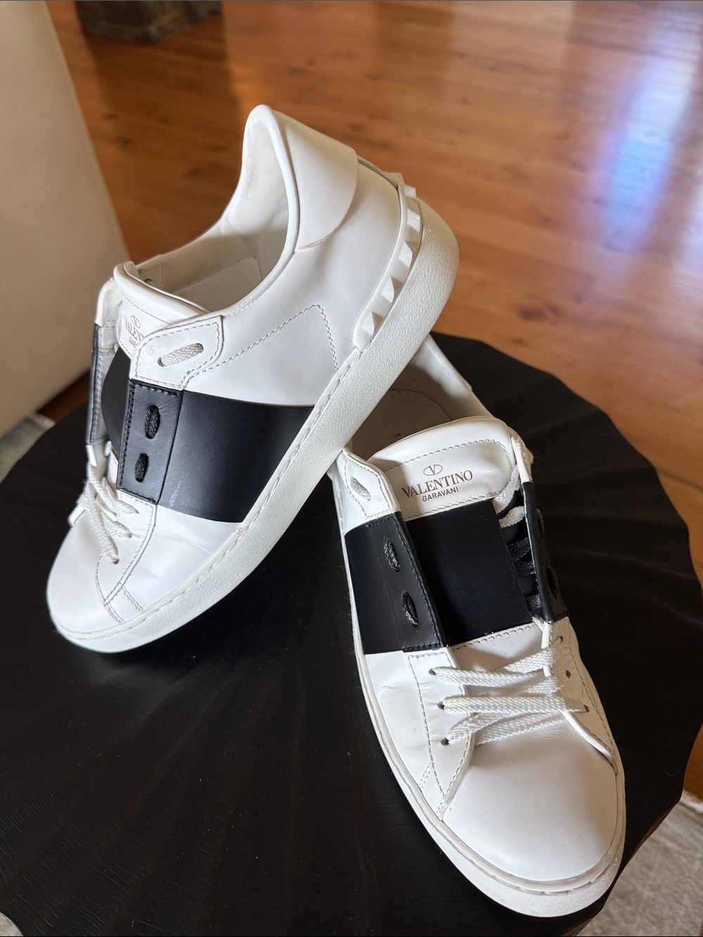 VALENTINO Garavani OpenRockstud Sneakers - Black Band/White Rockstud Heel 39/8.5